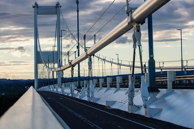 写真 空に向かって雪に覆われた景色の車