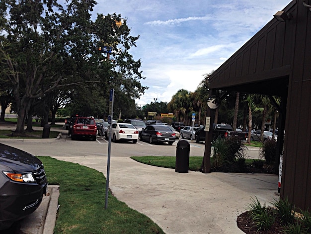 Photo cars parked on road