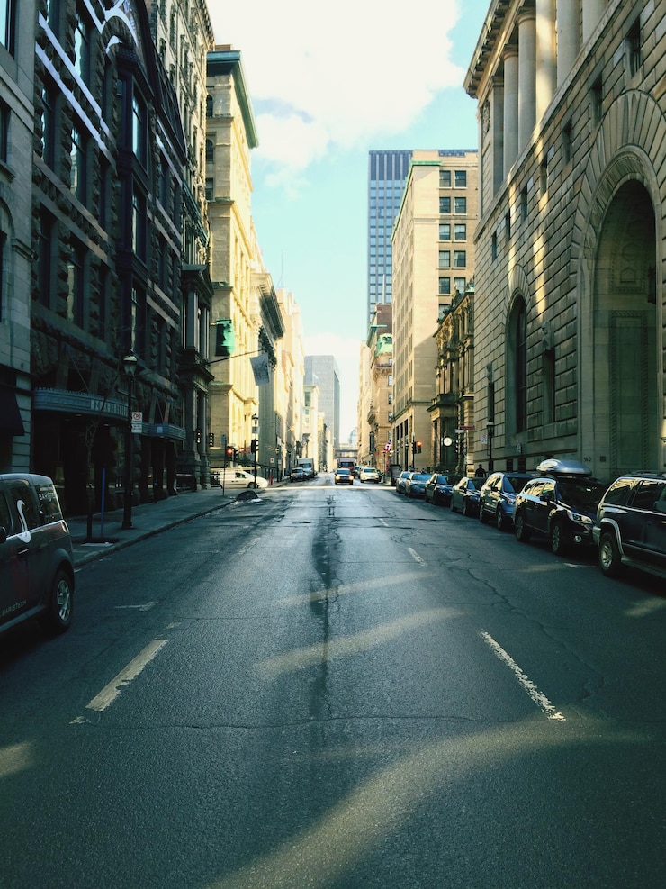 Photo cars parking on roadside
