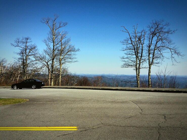 Photo cars on road against clear sky