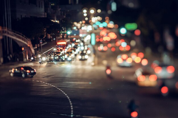 Photo cars on street at night