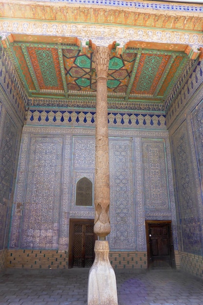 Carved columns and tiled mosaics