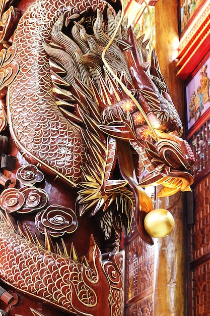 Photo carved wood dragon