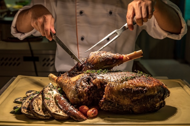 Carving lamb