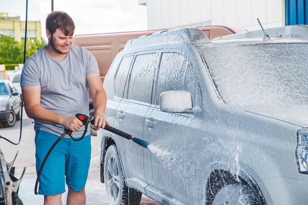 Carwash conceptvoertuig in zeepreiniging