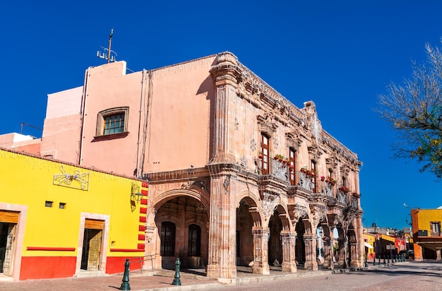 Фото casa de visitas - туристическая достопримечательность в долорес-идальго-гуанахуато, мексика