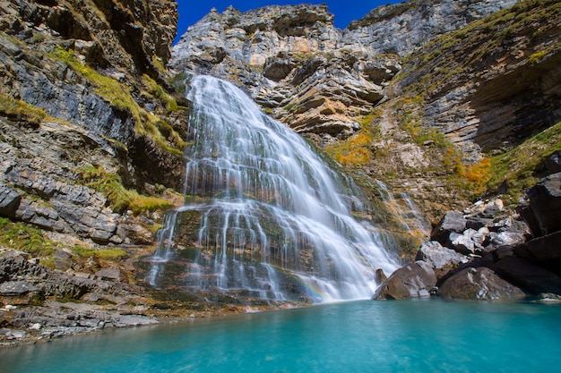 Cascada Cola de Caballo в Ордесской долине Пиренеи Испания