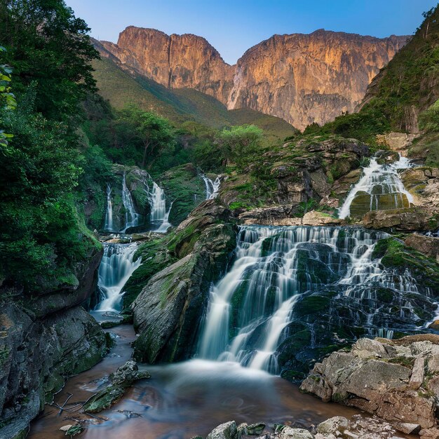 Photo cascada cola de caballo waterfall under monte perdido at ordesa valley aragon huesca pyrenees of spa