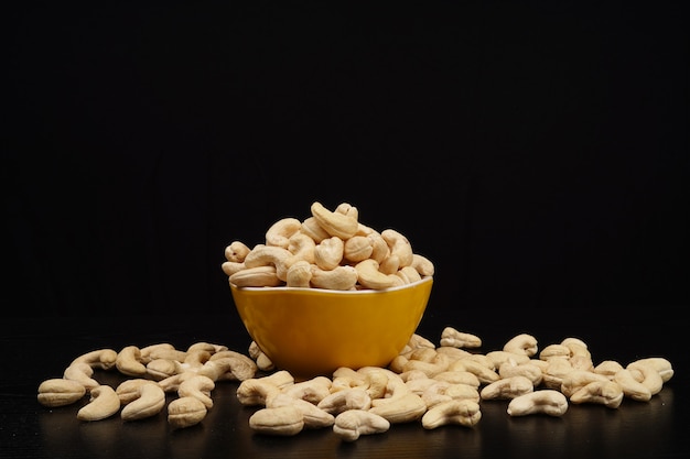 Cashew in bowl