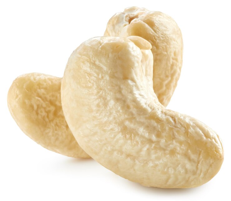 Photo cashew nut. cashew isolated on white background. cashew clipping path.