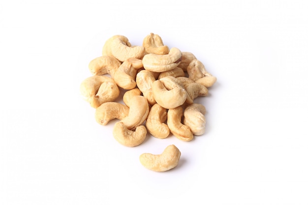 Photo cashew nuts isolated on a white background eco organic healthy lifestyle soft selective focus