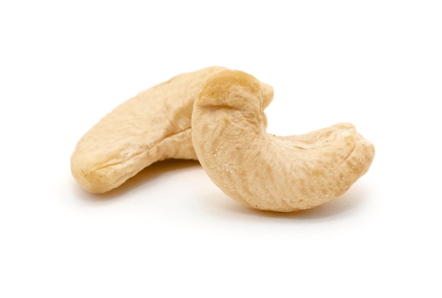 Photo cashew nuts on white background