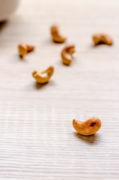 Cashewnoten op houten achtergrond