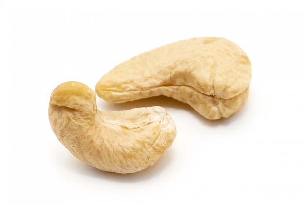 Cashewnoten op witte achtergrond