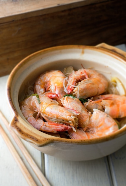 Casseroled prawns with vermicelli