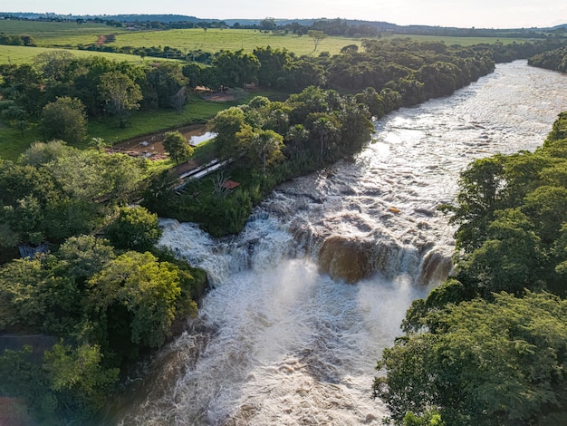 Photo cassilandia mato grosso do sul brazil 04 18 2024 salto do rio apore tourist spot in cassilandia waterfall