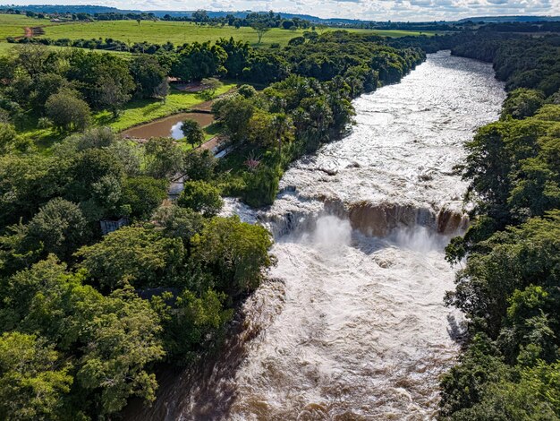 Photo cassilandia mato grosso do sul brazil 04 18 2024 salto do rio apore tourist spot in cassilandia waterfall