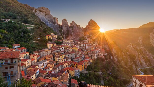 Photo castelmezzano italy in the basilicata at dawn