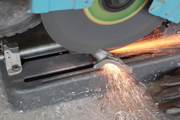 Casting iron cut by fiber cutting equipment 