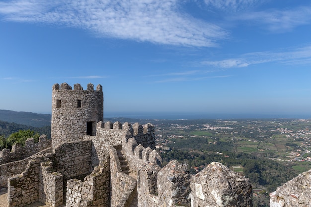 Foto castello dei mori (portoghese: castelo dos mouros) è un castello medievale dei mori a sintra, in portogallo