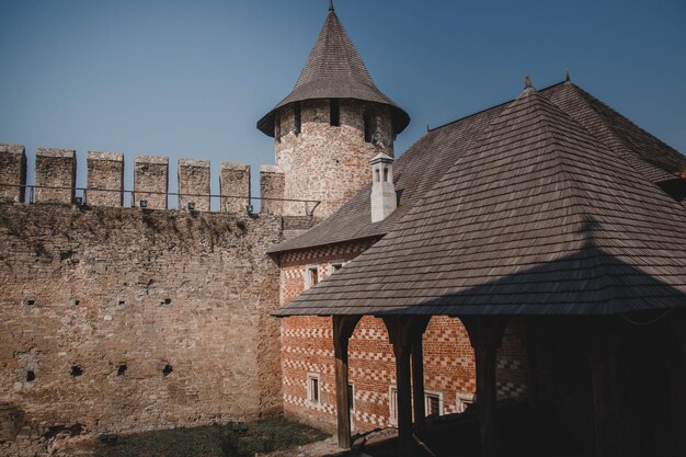 Photo a castle with a tower that has a tower on the top.