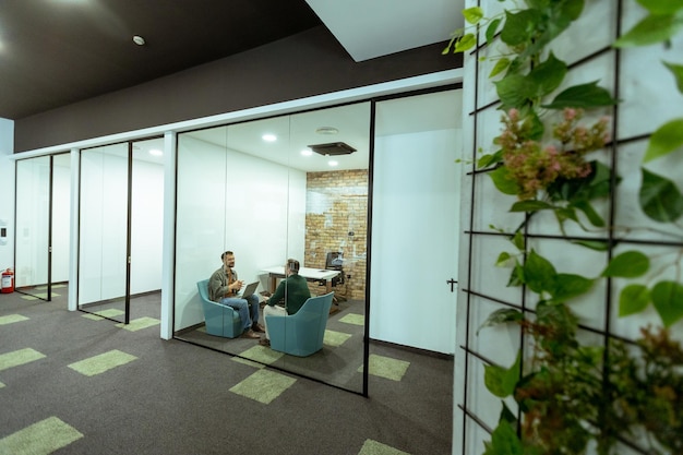 Photo casual business meeting in a modern office lounge