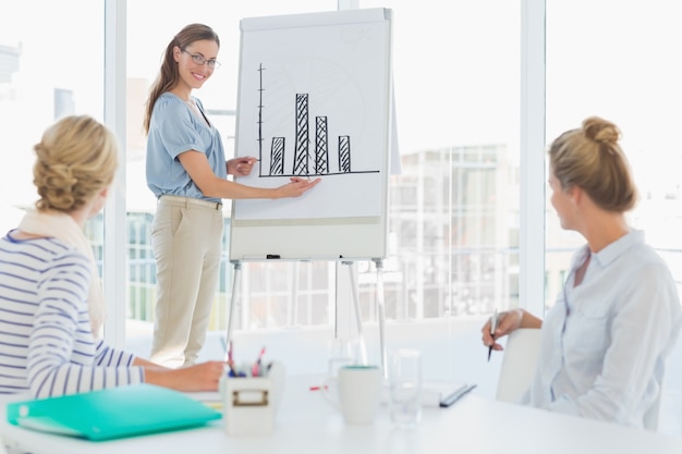 Photo casual business people in office at presentation