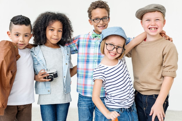 Casual kinderen vrolijke schattige vrienden kinderen Concept