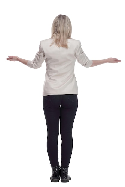 Foto casual woman in a white jacket looking at a white screen