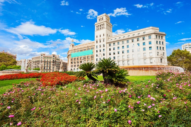 Catalonia Square of Placa de Catalunya is een groot plein in het centrum van de stad Barcelona in Spanje