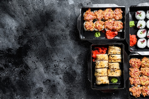 Catering, vari tipi di rotoli di sushi impostati