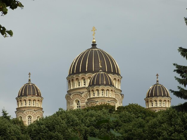 Foto cattedrale contro un cielo limpido