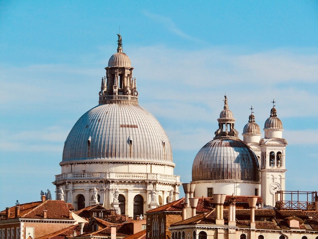 Foto cattedrale contro il cielo