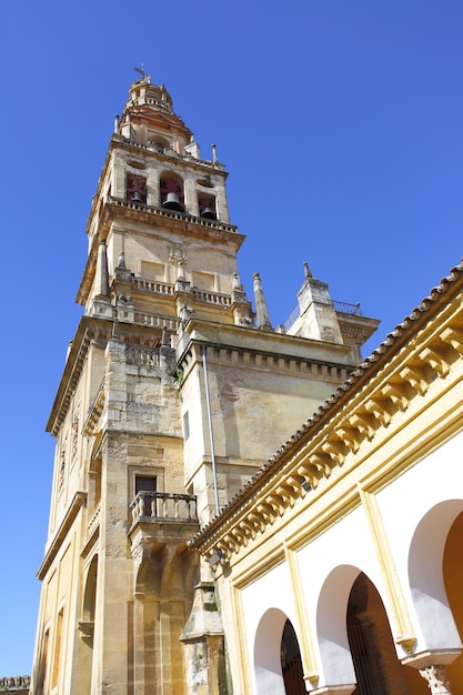 Foto campanile della cattedrale (la mezquita), cordoba