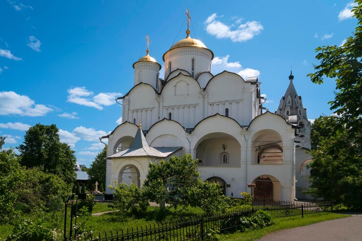 Photo cathedral of the intercession of most holy theotokos on a summer day suzdal vladimir region russia