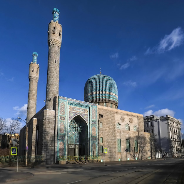 Moschea della cattedrale in stile orientale a san pietroburgo