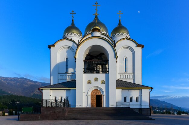 Foto cattedrale di sant'andrea il primo a gelendzhik, russia