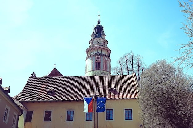 Paesaggio della cattedrale cattolica praga / vista della chiesa nella repubblica ceca, paesaggio turistico urbano a praga