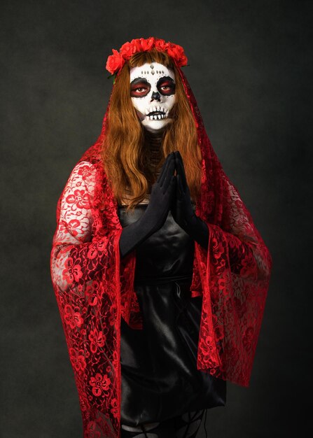 Catrina Drag Queen Студийный портрет Красочный портрет Катрины Хэллоуин или день мертвых макияж
