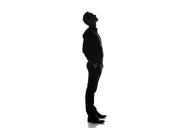 Foto caucasian businessman standing and looking up in studio