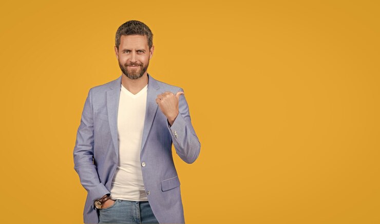 Photo caucasian businessperson in jacket isolated on yellow background with copy space