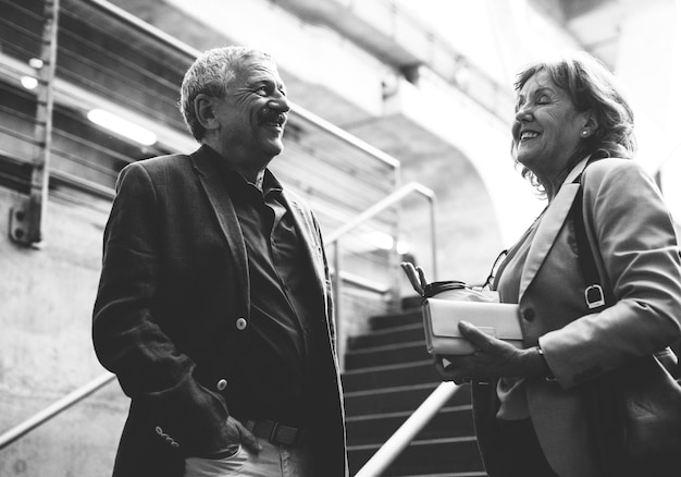 Photo caucasian couple walking up the stair together