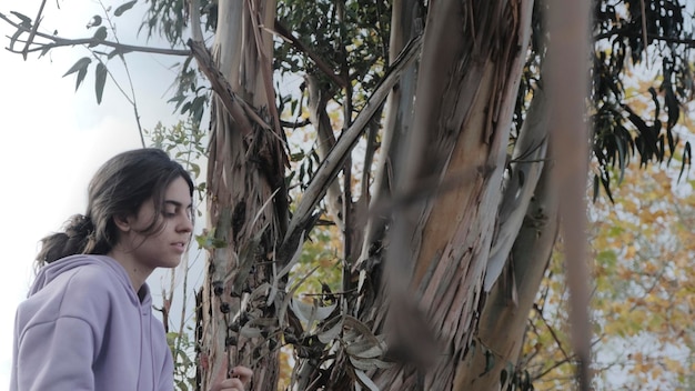 Photo caucasian girl with eucalyptus leaves. union with nature