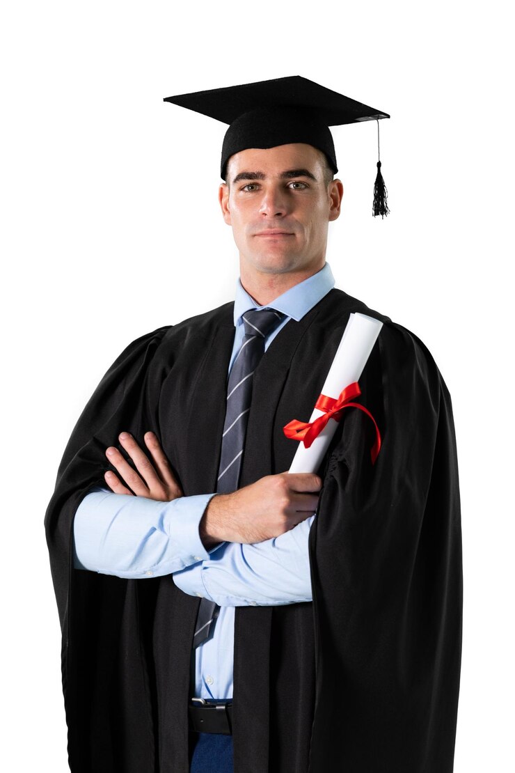 Photo caucasian male student holding a certificate graduating