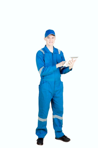 Photo caucasian mechanic with tablet in studio