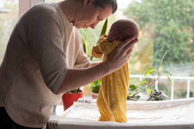 Photo caucasian mother testing her newborn baby reflex.