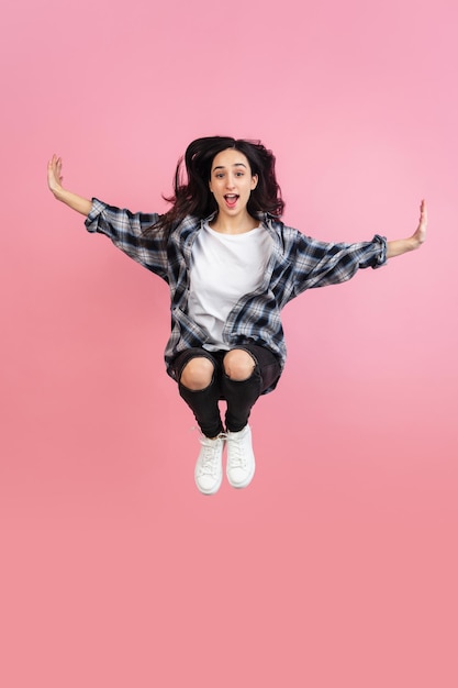 Photo caucasian woman's portrait isolated on coral pink studio background with copyspace