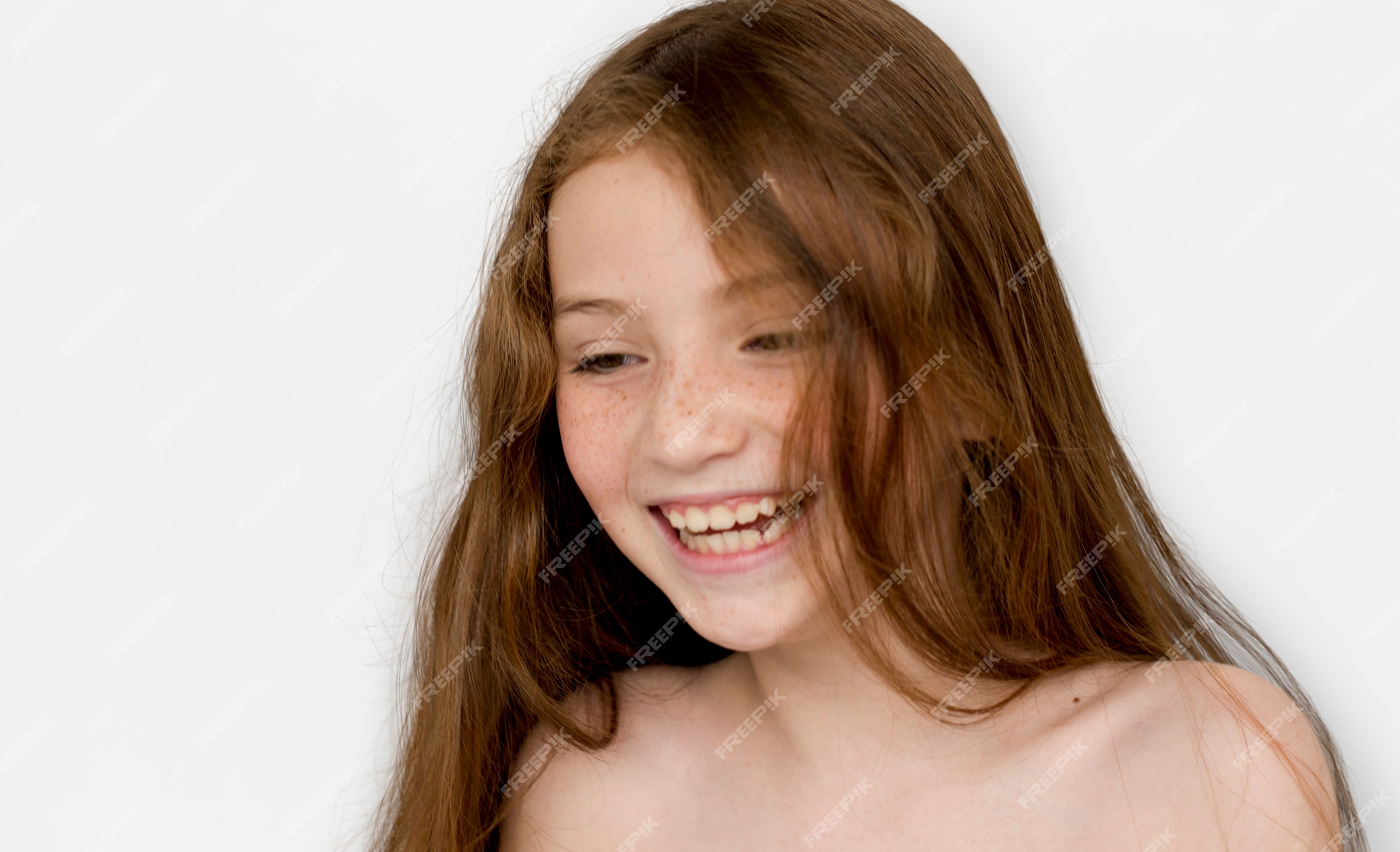 Premium Photo Caucasian Young Girl Bare Chested Smiling 