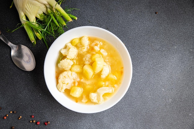 カリフラワー スープ スープ 野菜 新鮮な料理 健康的な食事 食品 スナック ダイエット テーブルの上 コピー スペース