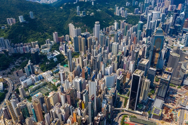 Causeway Bay, Hong Kong 11 september 2019: Drone vliegt over de kant van het eiland Hong Kong